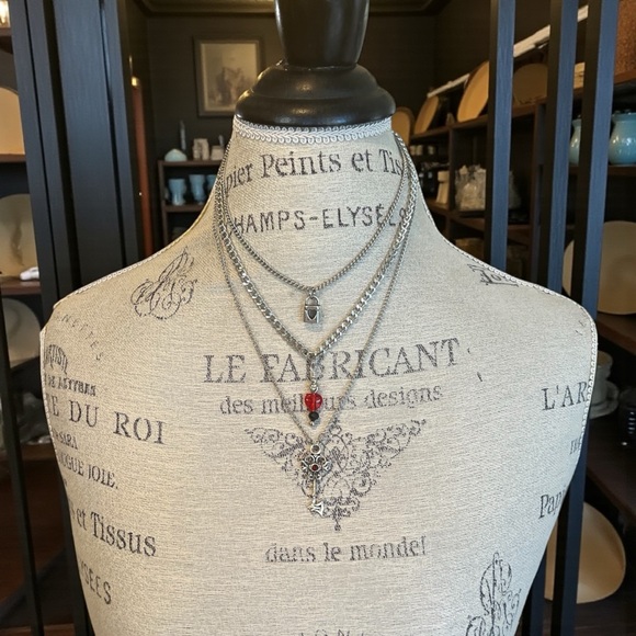 Layered Gothic Heart Lock and Key Pendant Necklace - Picture 15 of 16